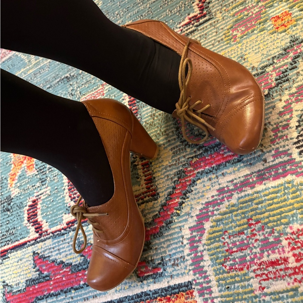 Vintage Oxford style lace up heels - Picture 5 of 13